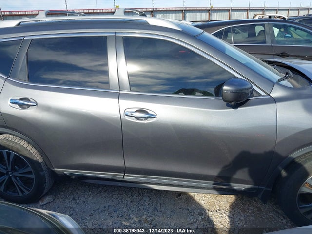 2018 NISSAN ROGUE SL VIN: 5N1AT2MT9JC705810