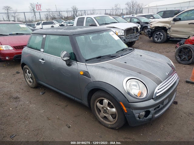 2010 MINI COOPER WMWMF3C5XATZ67141 Photo 0