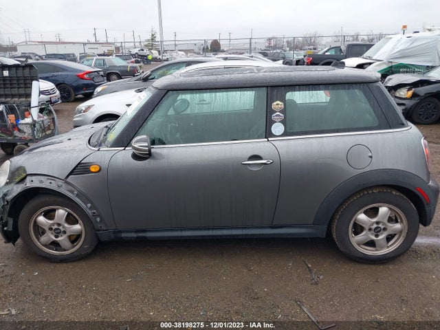 2010 MINI COOPER VIN: WMWMF3C5XATZ67141
