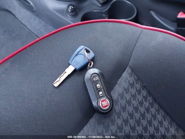 2017 FIAT 500C 3C3CFFLR0HT571113 Photo 10