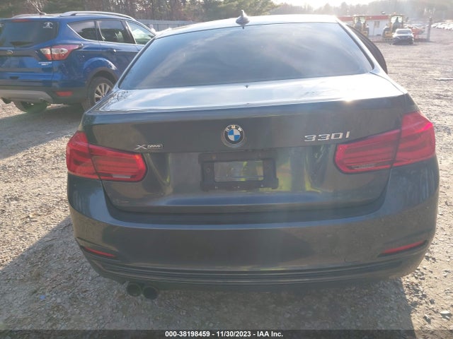BMW 330i Xdrive 2018 WBA8D9C53JA615430 Image 16