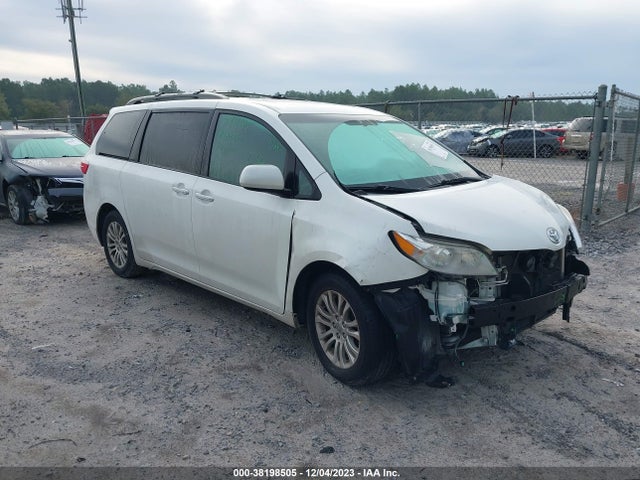 2015 TOYOTA SIENNA XLE 8 PASSENGER VIN: 5TDYK3DC8FS587685