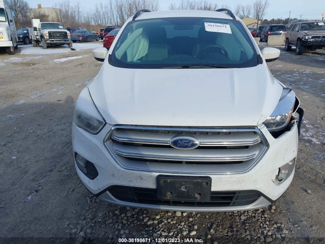 1FMCU9GD6JUC28864 Ford ESCAPE SE