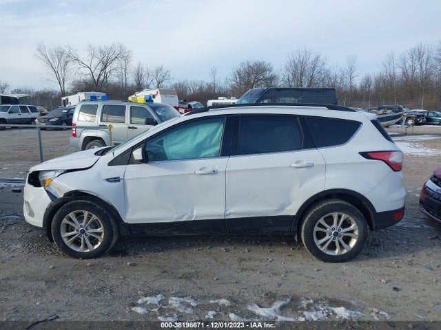 1FMCU9GD6JUC28864 Ford ESCAPE SE