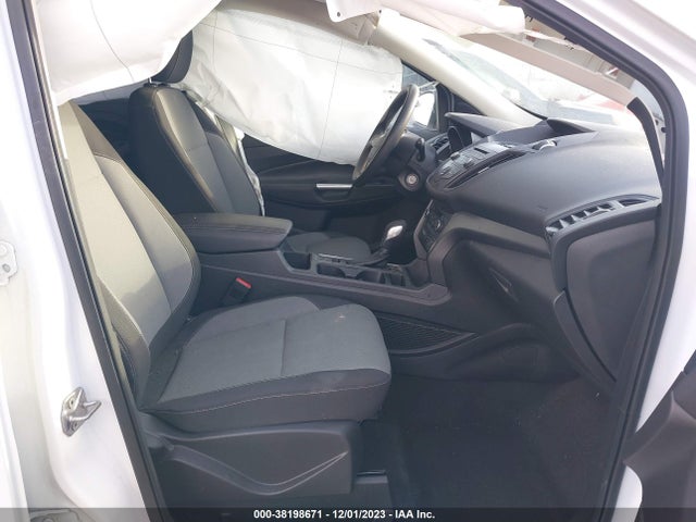 1FMCU9GD6JUC28864 Ford ESCAPE SE