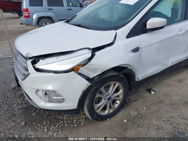1FMCU9GD6JUC28864 Ford ESCAPE SE