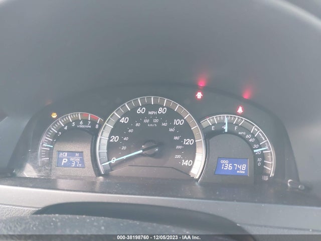 38198760 :رقم المزاد ، 4T1BF1FK7CU098202 vin ، 2012 Toyota Camry Se مزاد بيع