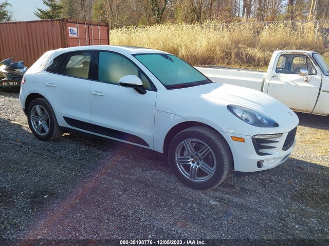 2018 PORSCHE MACAN WP1AB2A55JLB32402 Photo 0