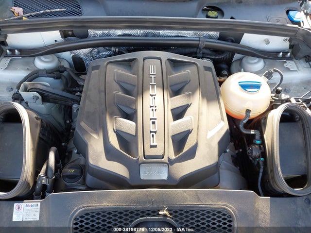 2018 PORSCHE MACAN WP1AB2A55JLB32402 Photo 9