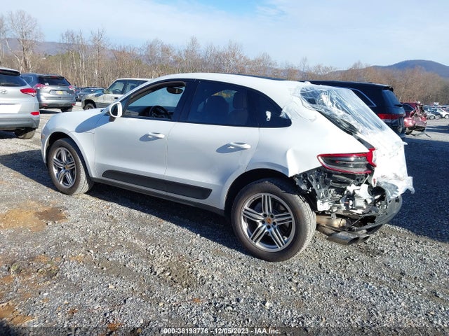2018 PORSCHE MACAN WP1AB2A55JLB32402 Photo 2