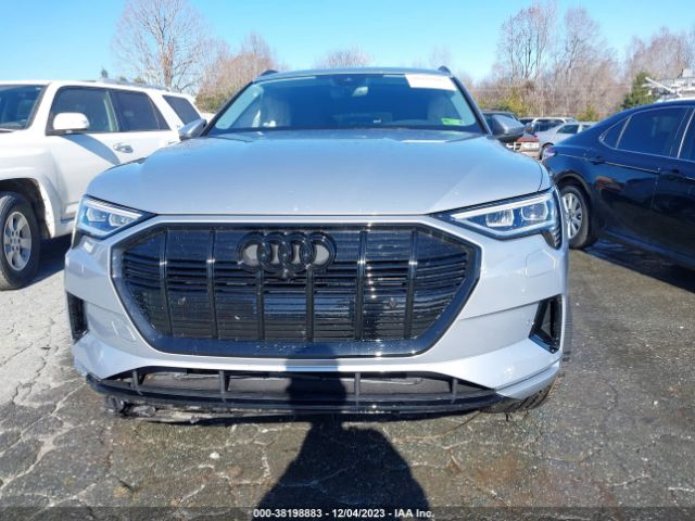 WA1AAAGE7NB047377 Audi E-tron Premium Quattro