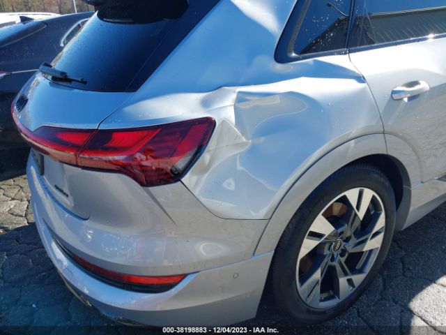 WA1AAAGE7NB047377 Audi E-tron Premium Quattro