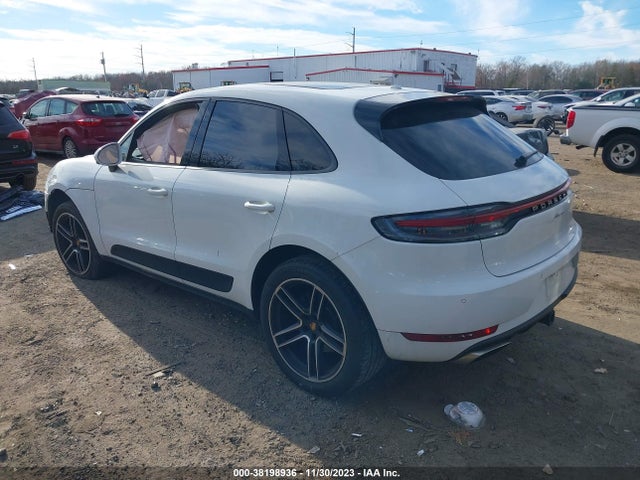2019 PORSCHE MACAN WP1AA2A54KLB04160 Photo 2