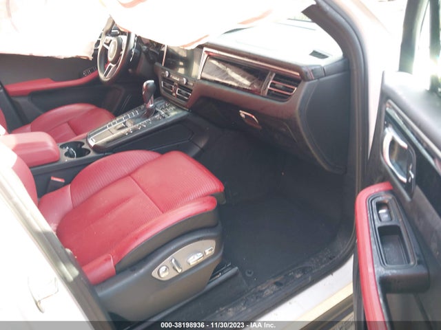 2019 PORSCHE MACAN WP1AA2A54KLB04160 Photo 4