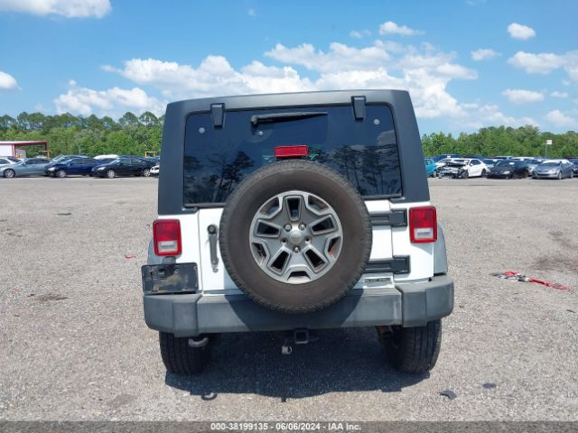 1C4BJWDG4FL559946 Jeep Wrangler Unlimited Sport
