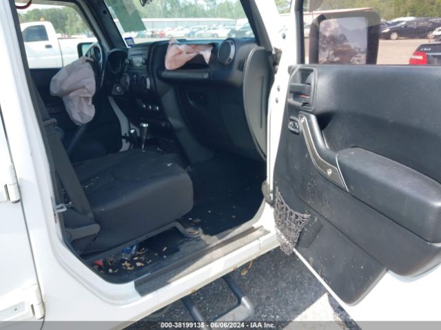 1C4BJWDG4FL559946 Jeep Wrangler Unlimited Sport