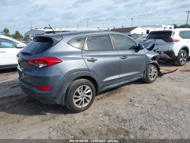 2017 HYUNDAI TUCSON SE VIN: KM8J23A42HU578537