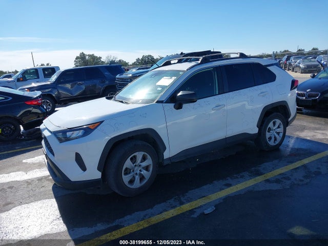 Toyota RAV4 LE 2019 JTMH1RFV8KD014750 Image 2