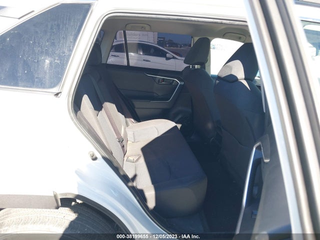 Toyota RAV4 LE 2019 JTMH1RFV8KD014750 Image 8