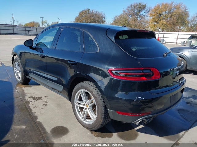 2017 PORSCHE MACAN WP1AA2A53HLB80820 Photo 2