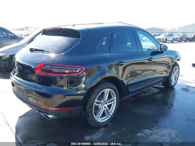 2017 PORSCHE MACAN WP1AA2A53HLB80820 Photo 3