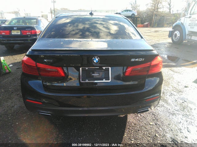 BMW 540i Xdrive 2019 WBAJE7C58KWW04723 Image 16