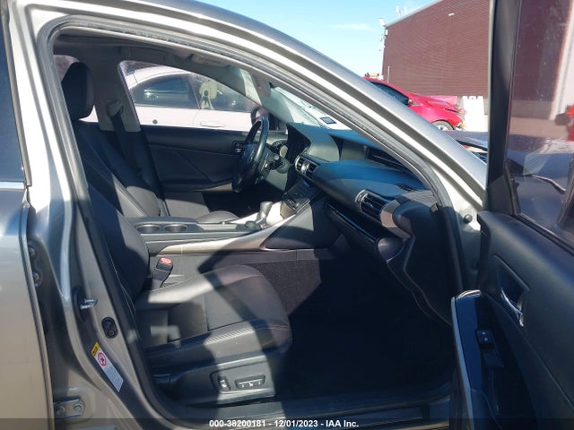 JTHBA1D2XG5002101 Lexus IS 200T
