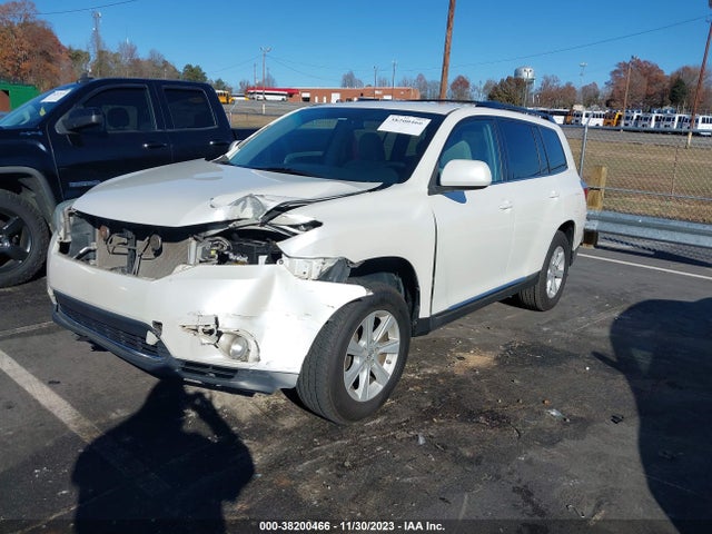 2013 TOYOTA HIGHLANDER BASE PLUS V6 VIN: 5TDBK3EH3DS200473