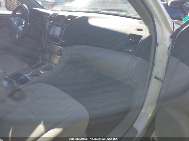 2013 TOYOTA HIGHLANDER BASE PLUS V6 VIN: 5TDBK3EH3DS200473