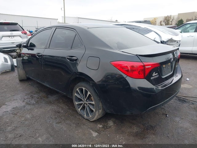 Продажа на аукционе авто 2017 Toyota Corolla Se, vin: 5YFBURHE9HP621322, номер лота: 38201116