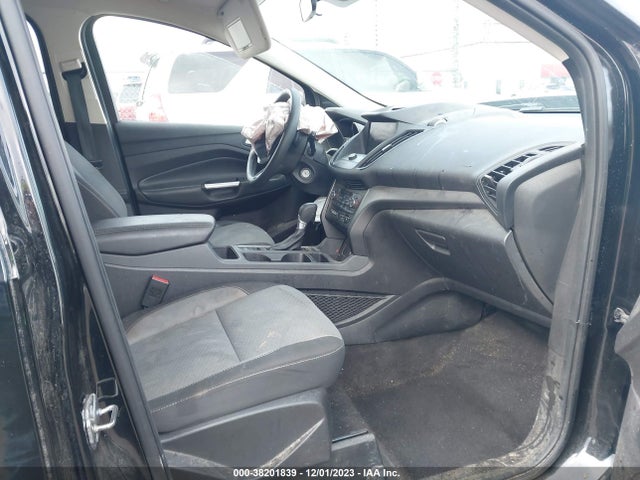 1FMCU0GDXHUE85838 Ford ESCAPE SE