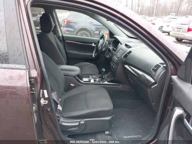 2015 KIA SORENTO LX VIN: 5XYKT4A67FG578920