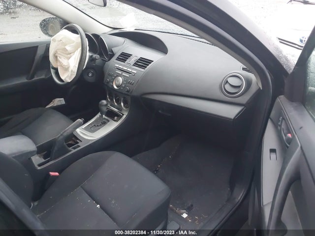 2011 MAZDA MAZDA3 I SPORT VIN: JM1BL1UGXB1477917