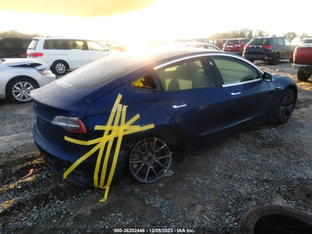 2018 TESLA MODEL 3 5YJ3E1EA4JF154204 Photo 3