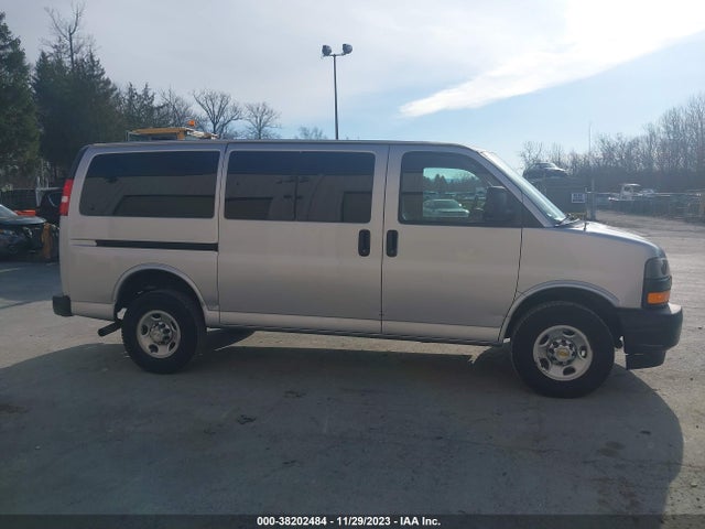 Chevrolet Express 2500 Work Van 2018 1GCWGAFP5J1309040 Image 13
