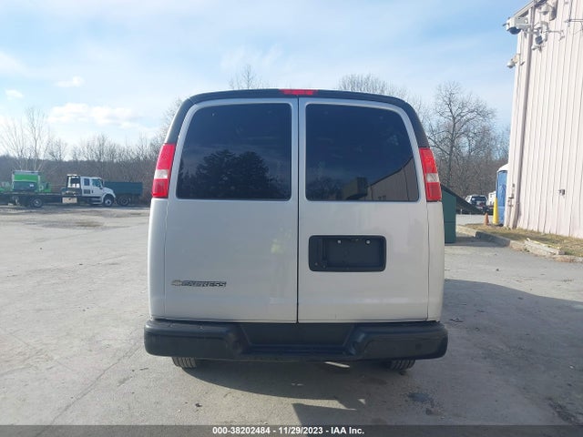 Chevrolet Express 2500 Work Van 2018 1GCWGAFP5J1309040 Image 16