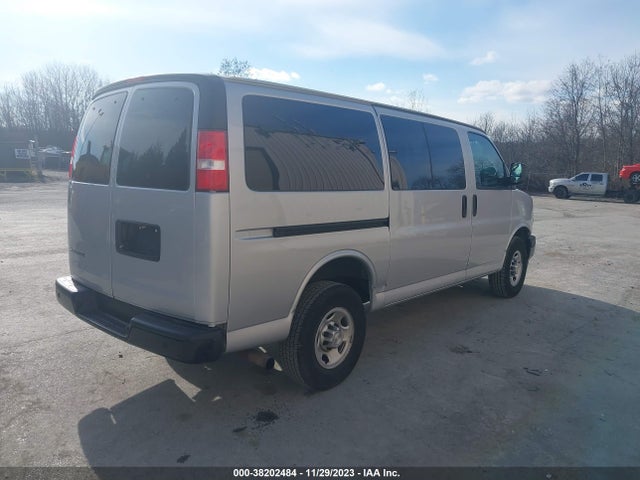 Chevrolet Express 2500 Work Van 2018 1GCWGAFP5J1309040 Image 4