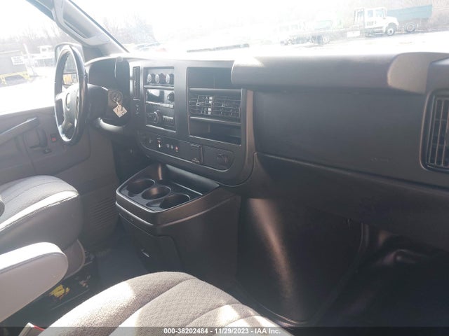 Chevrolet Express 2500 Work Van 2018 1GCWGAFP5J1309040 Image 5
