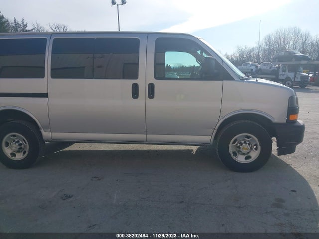Chevrolet Express 2500 Work Van 2018 1GCWGAFP5J1309040 Image 6