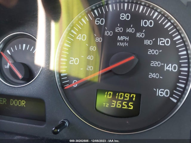 2005 VOLVO S60 2.5T VIN: YV1RS592152451172