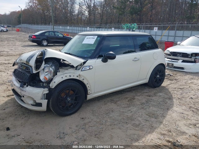 2010 MINI COOPER WMWMF3C59ATZ65199 Photo 1