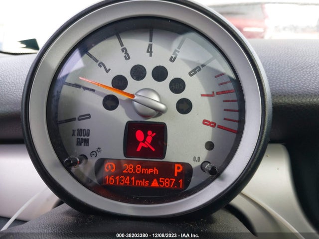 2010 MINI COOPER WMWMF3C59ATZ65199 Photo 6