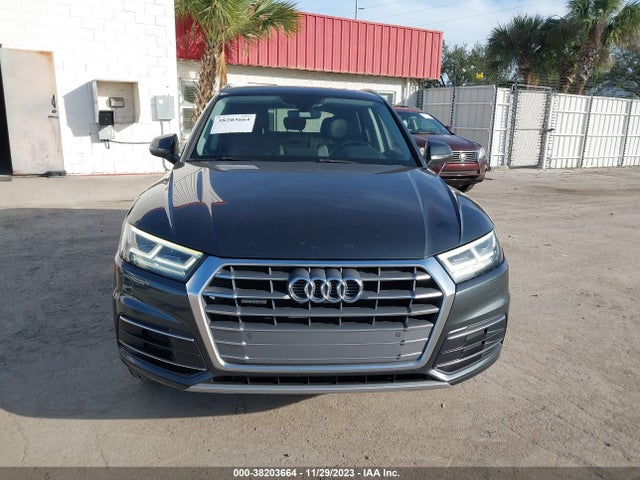 WA1BNAFY4J2067813 Audi Q5 2.0t Tech Premium/2.0t Premium