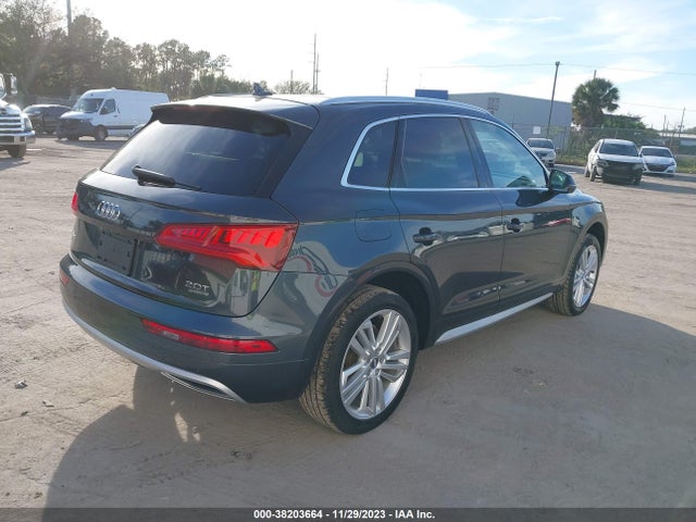 WA1BNAFY4J2067813 Audi Q5 2.0t Tech Premium/2.0t Premium