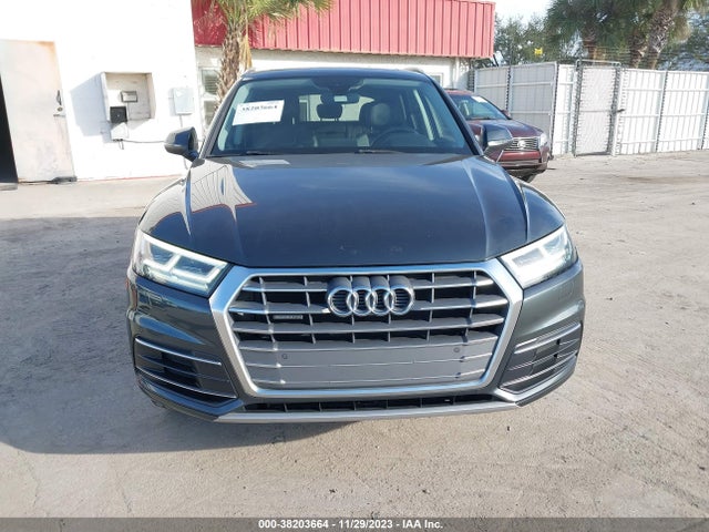 WA1BNAFY4J2067813 Audi Q5 2.0t Tech Premium/2.0t Premium