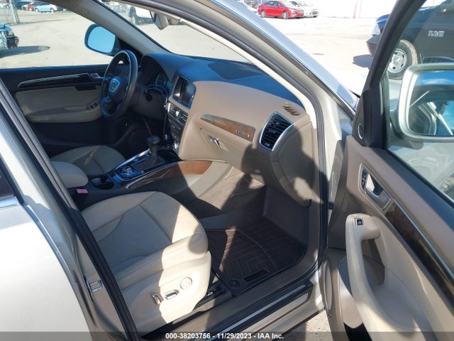 2014 AUDI Q5 HYBRID WA1C8AFP2EA024330 Photo 4
