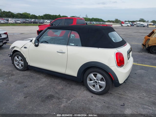 2016 MINI CONVERTIBLE WMWWG5C57G3C19136 Photo 2