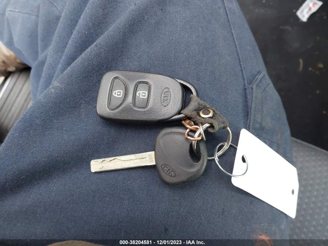 2012 KIA SORENTO LX V6 VIN: 5XYKTDA24CG187586