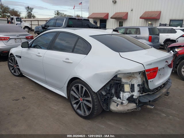 2017 JAGUAR XE SAJAF4BV5HA944158 Photo 2