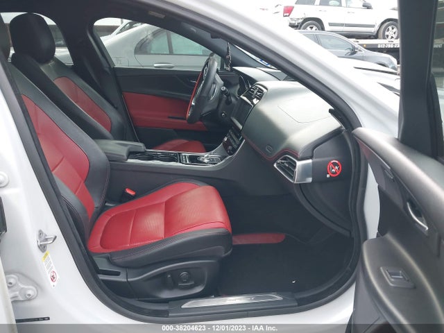 2017 JAGUAR XE SAJAF4BV5HA944158 Photo 4